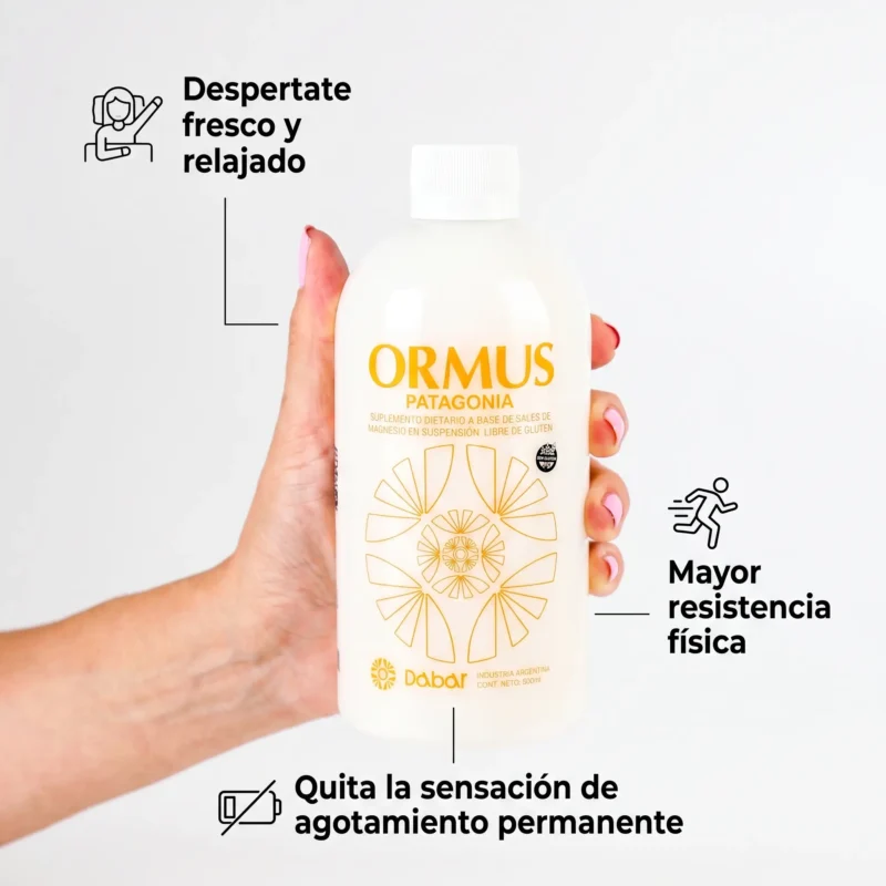 Una mano sostiene una botella de Ormus Patagonia de 500ml y dice que entre otros beneficios ofrece mayor resistencia física